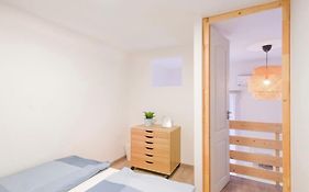 2 Bedroom Flat In Nyar Str., Boutique
