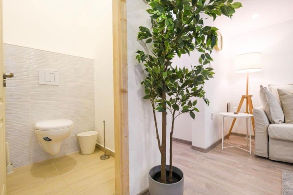 2 Bedroom Flat In Nyar Str., Boutique Budapest Exterior foto