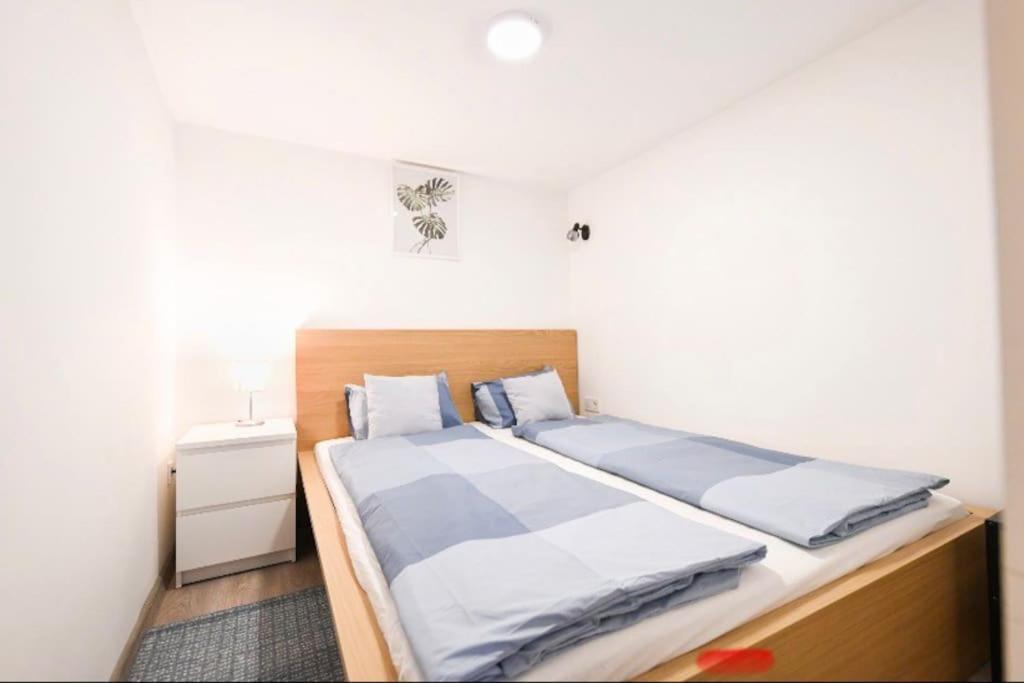 2 Bedroom Flat In Nyar Str., Boutique Budapest Exterior foto